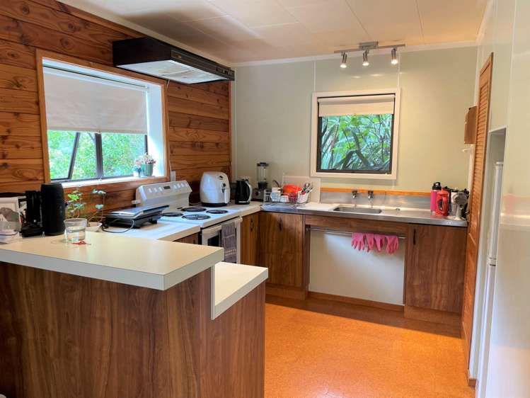 126 Garden Road Piha_9