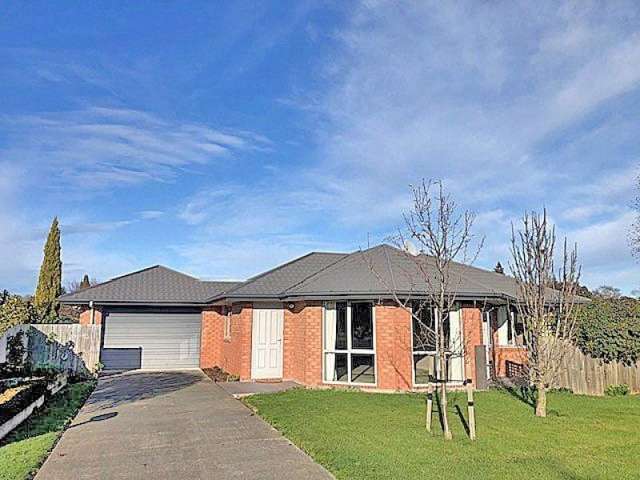 DARFIELD  THREE DOUBLE BEDROOMS, ONE BATHROOMS, SINGLE GARAGE