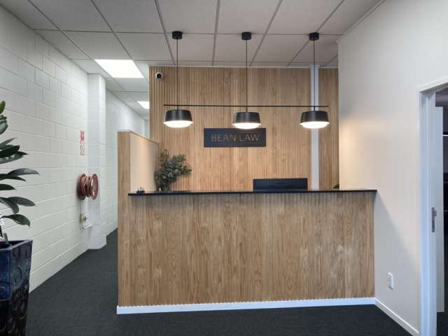 Hamilton East near new fitted office