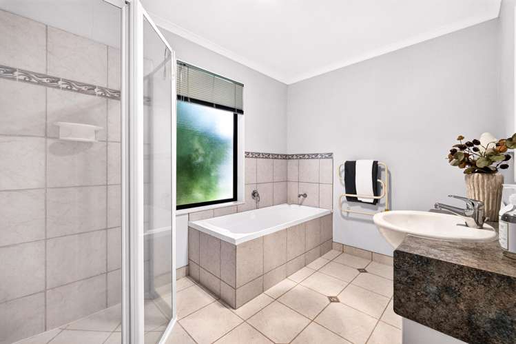 6 and 6A Red Oak Place Schnapper Rock_20