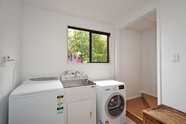 708 Queens Drive Waikiwi_13