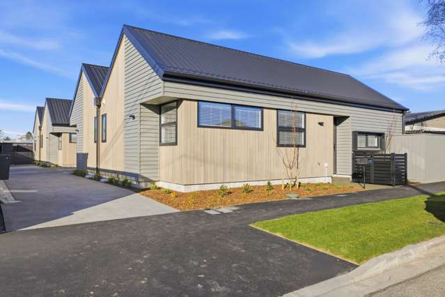 Spacious 2 Bedroom Unit Available in Burnside High Zone
