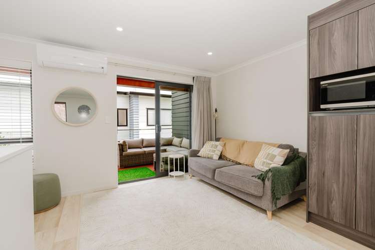 2/11 Gazeley Avenue Silverdale_5