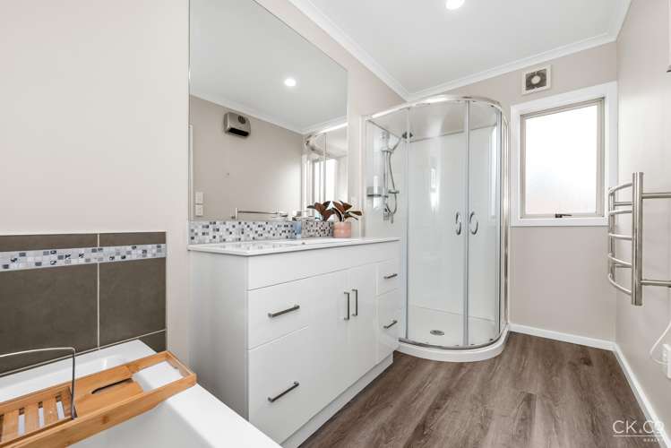 105 Redvers Drive Belmont_16