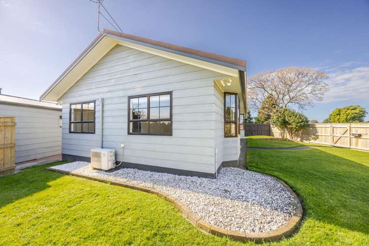 42 Atherfold Crescent Greenmeadows_17