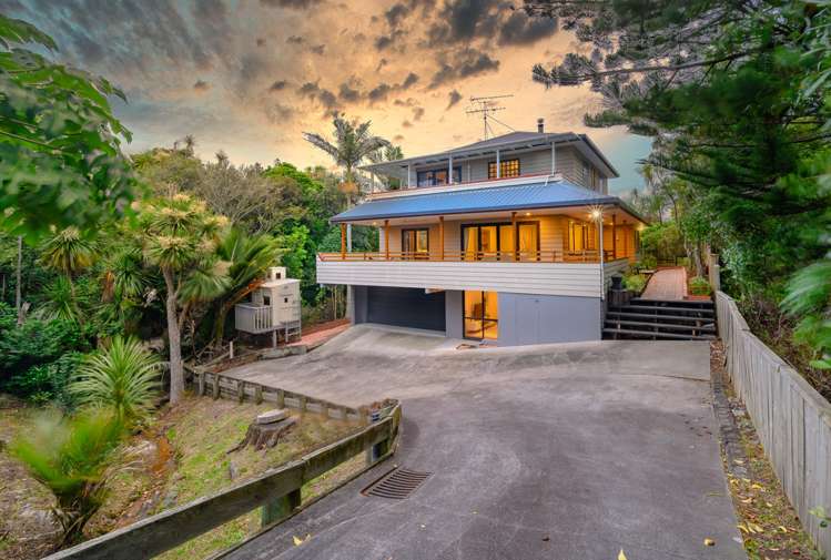 2/13 Beach Road Mellons Bay_0