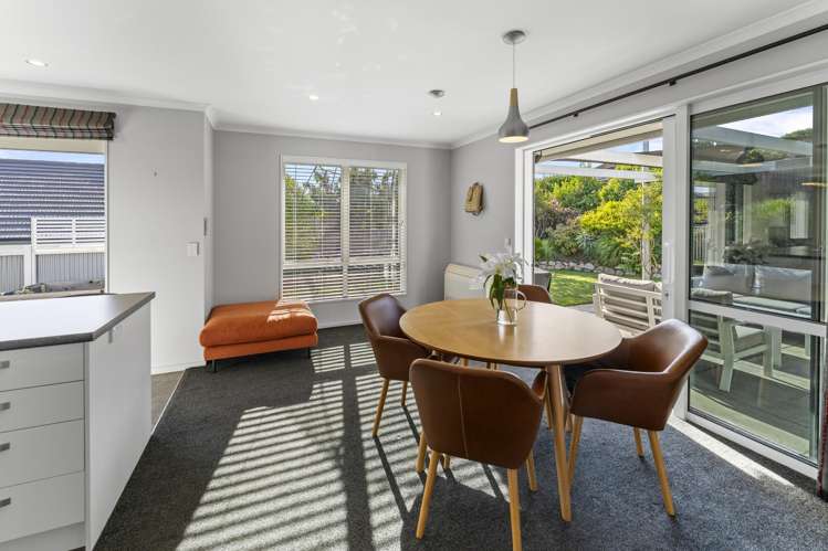 92 Washbourn Drive Richmond_11