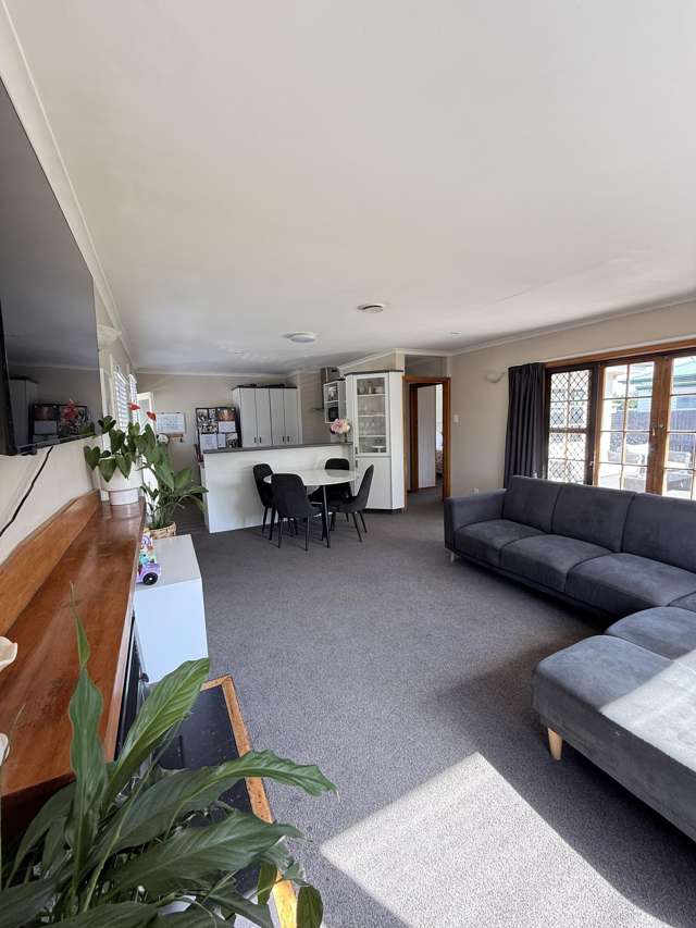 2/14 Menin Road Onekawa_4