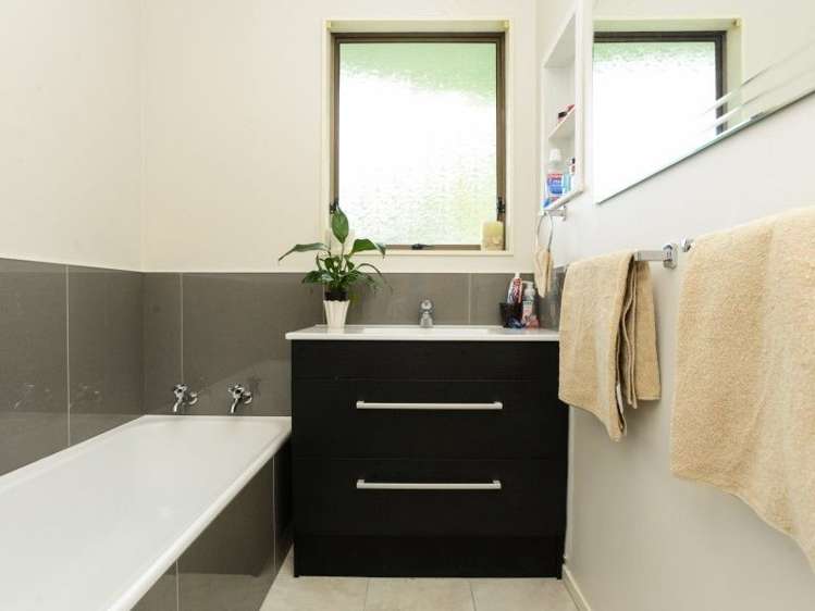 2/801 Alexandra Street Parkvale_7