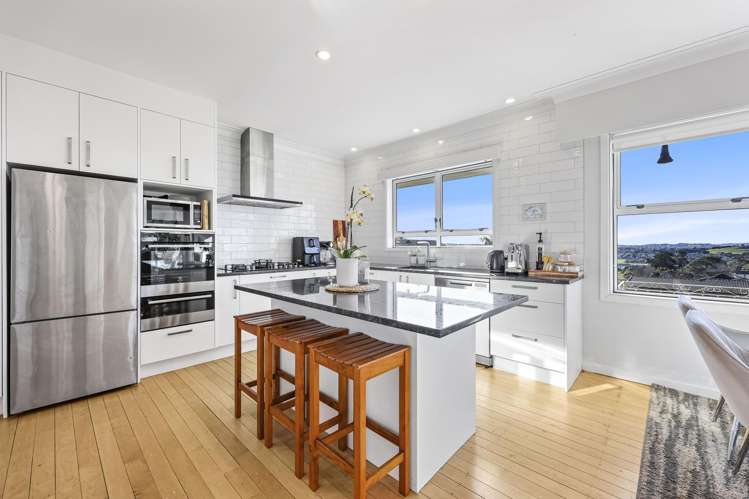 73 Bradbury Road Botany Downs_9