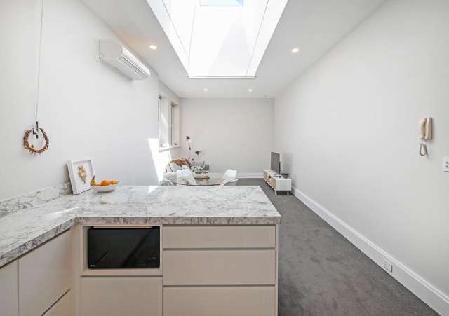 8/30 Dowling Street Dunedin Central_1