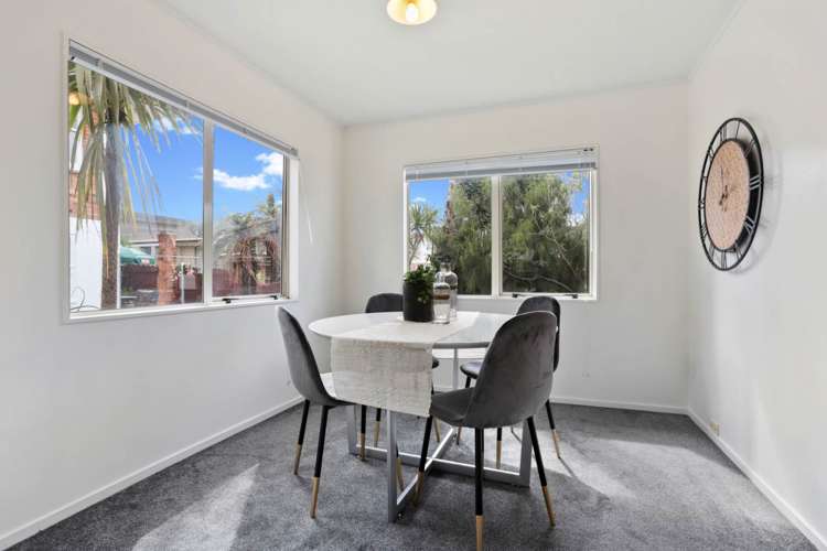 4265 Great North Road Glendene_33