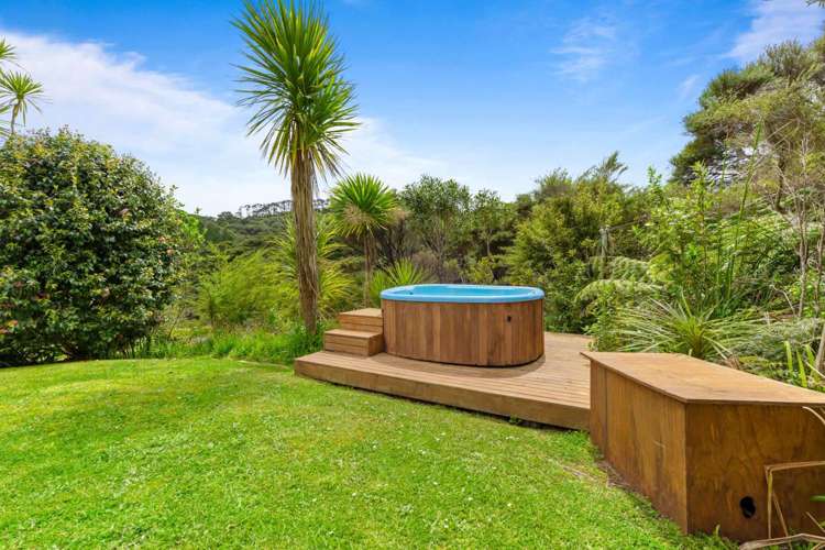 90 Lone Kauri Road Karekare_12