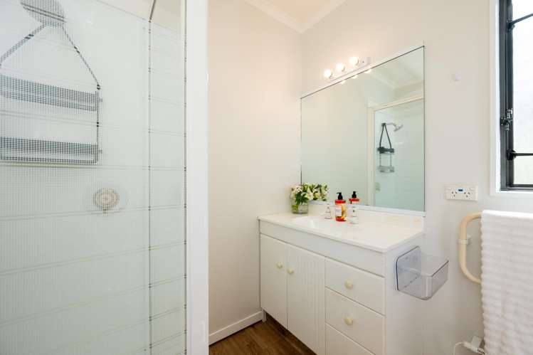 8 Bishops Close Greenmeadows_16
