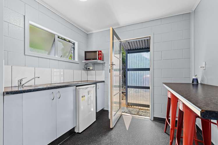 53 North Street Mokau_9