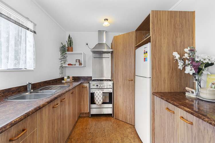 5b Bury Grove Strathmore Park_6