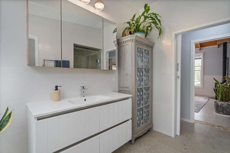 17 Cemetery Road Kuaotunu_13