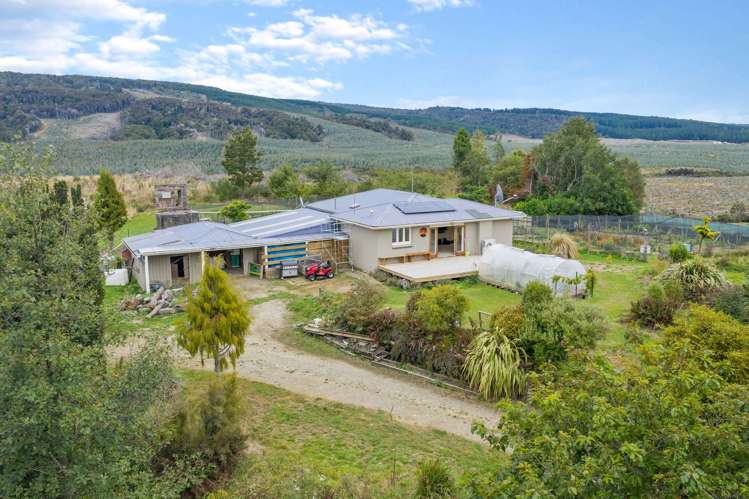 2057 Tahakopa Valley Road Catlins Surrounds_17