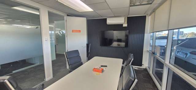 Level 2/34 Barrys Point Road Takapuna_3