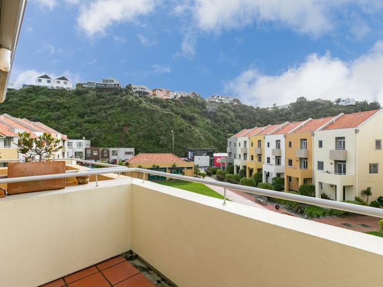 72/305 Evans Bay Parade Hataitai_12