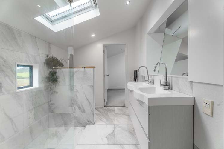 2 Te Makiri Road Onetangi_13