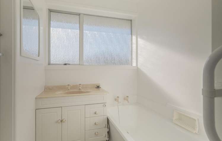 127 Denise Crescent Hornby_11