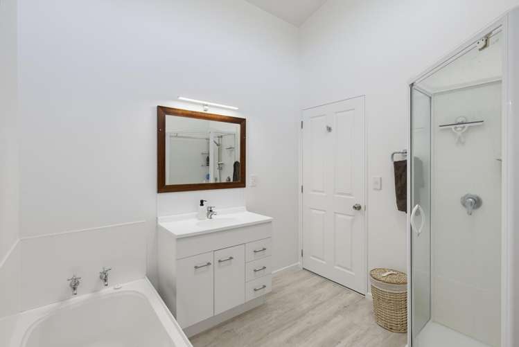 10 Sams Way Raumati South_24