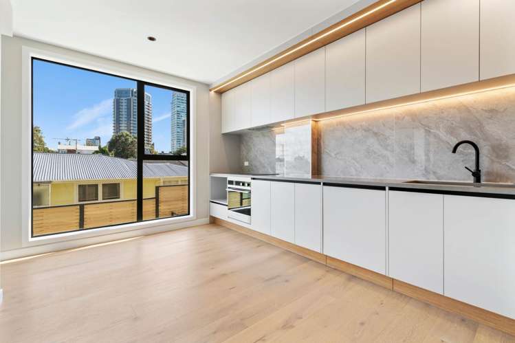 2/12 Burns Avenue Takapuna_5