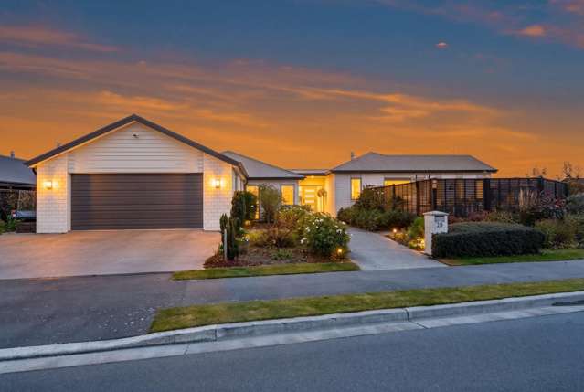 Sophisticated Family Living , 4 car garaging!