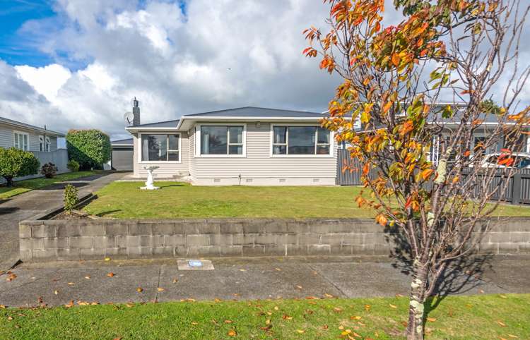 20 Somerset Crescent Highbury_16