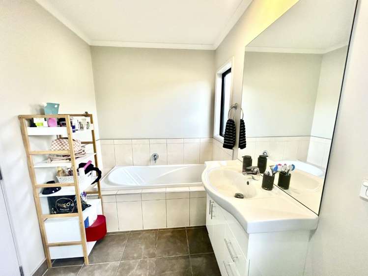 25 Squire Drive Awatoto_10