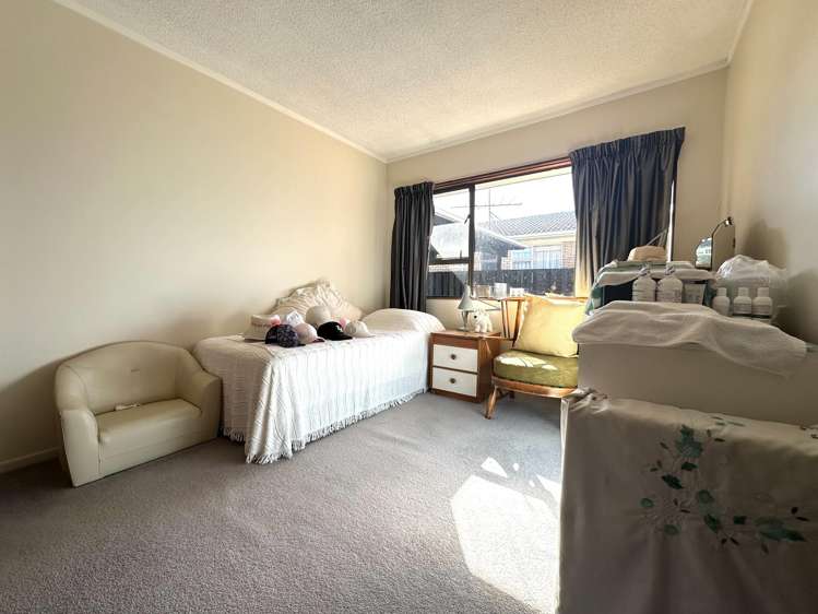 32 Borrowdace Avenue Botany Downs_9