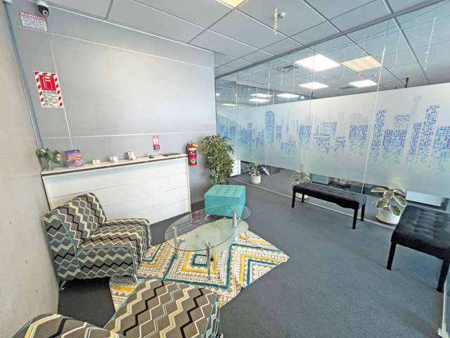 MODERN FLAT BUSH LEVEL 1 OFFICE