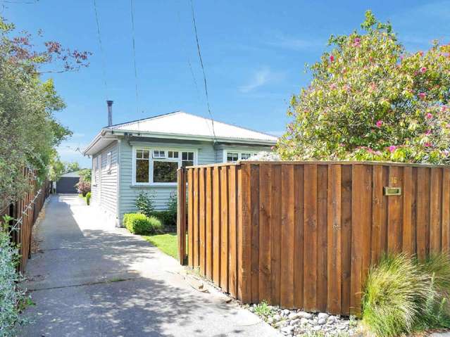 ST ALBANS - 2 BEDROOM HOME WITH DOUBLE GARAGE