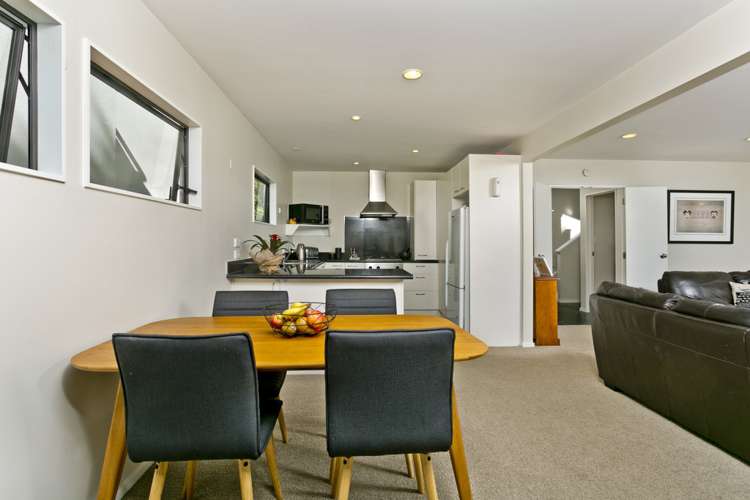 7/12 Herons Way Northcote_24