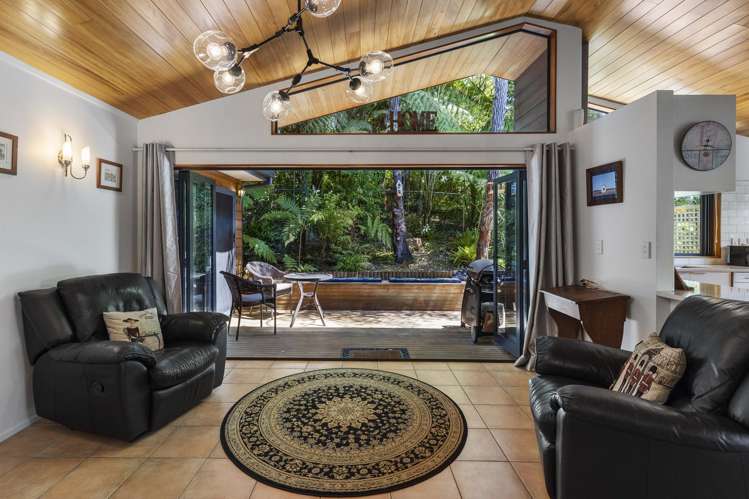 16 Poturi Streams Avenue Titirangi_13