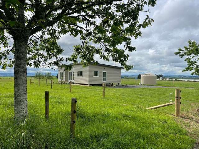 Sunny Rural Living Close to Motorway