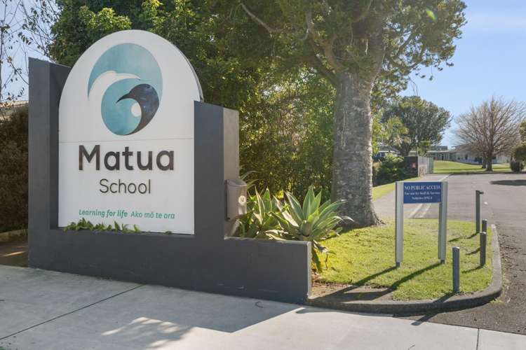 22 Woods Avenue Matua_21
