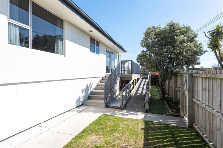 1/110 Rocking Horse Road Southshore_17