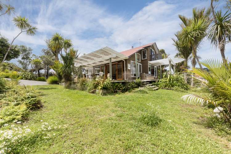 16 La Trobe Track Karekare_5