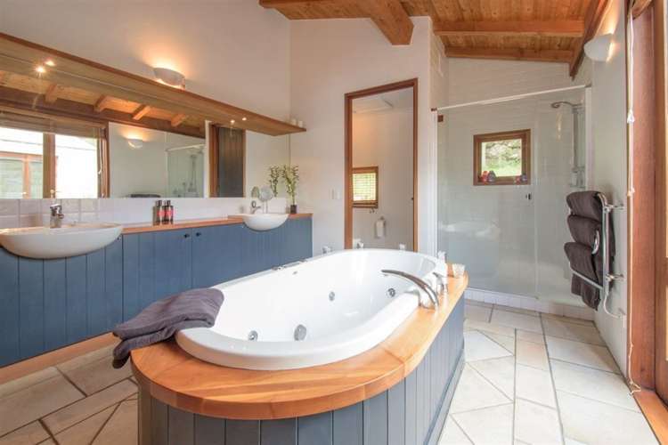 143 Wynyard Crescent Fernhill/Sunshine Bay_23