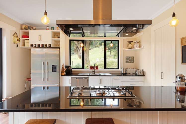 541 South Makara Road Makara_15