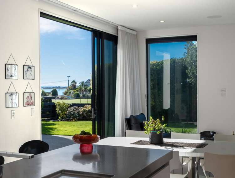 25 Main Road Redcliffs_10