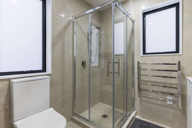 2/18 Jupiter Street 10938_1