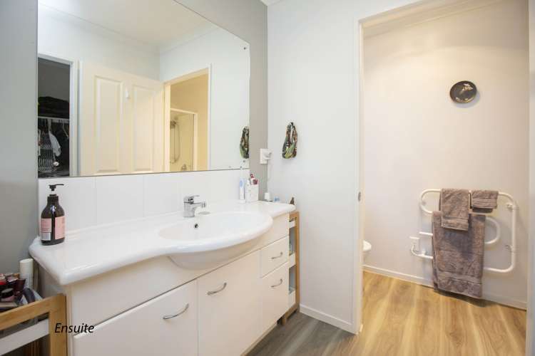 61 Percy Kinsman Crescent Riverstone Terraces_17