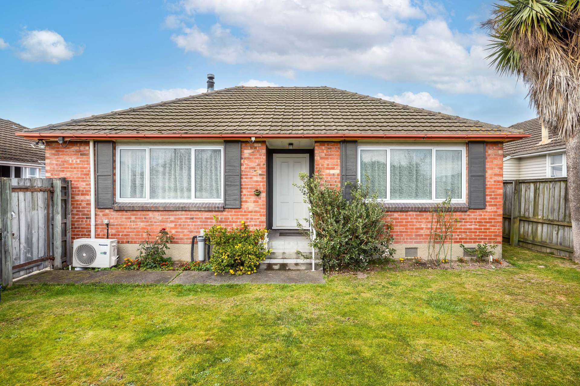25 Avro Crescent Hornby_0