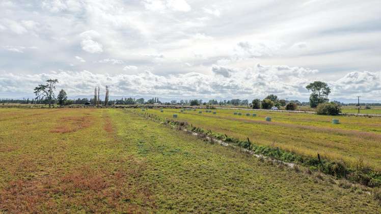 33 and 92 Back Miranda Road Waitakaruru_5