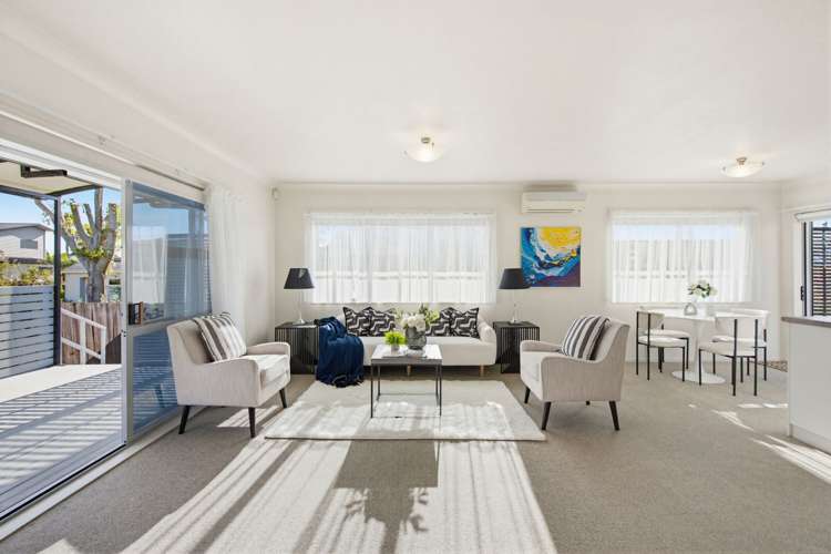 52 Bodi Place Te Atatu South_9