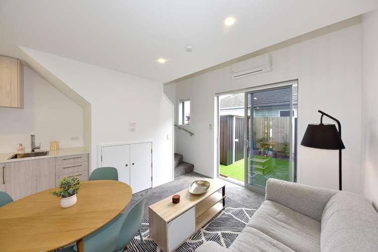  9/19 Winchester Street Merivale_12