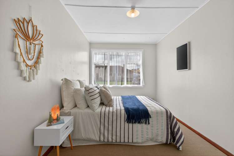 16 Hodgins Grove Naenae_8